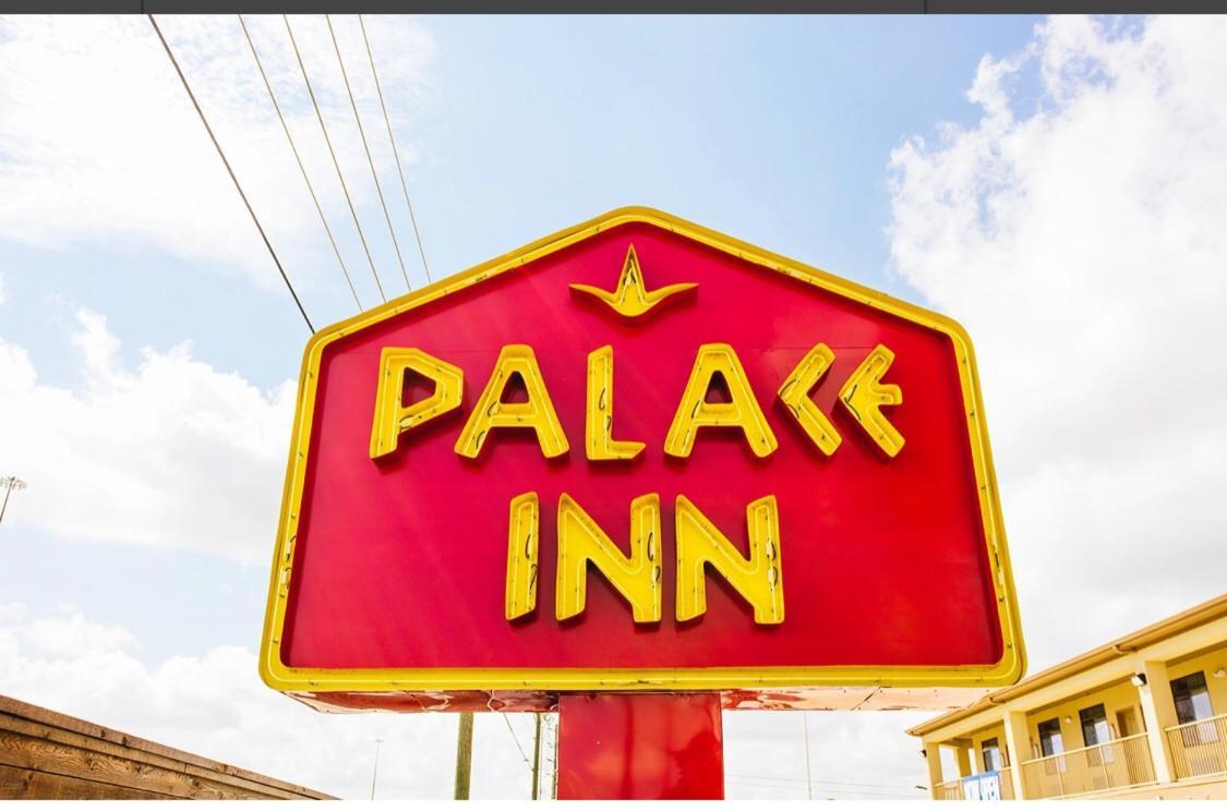 Palace Inn Conroe Exterior photo