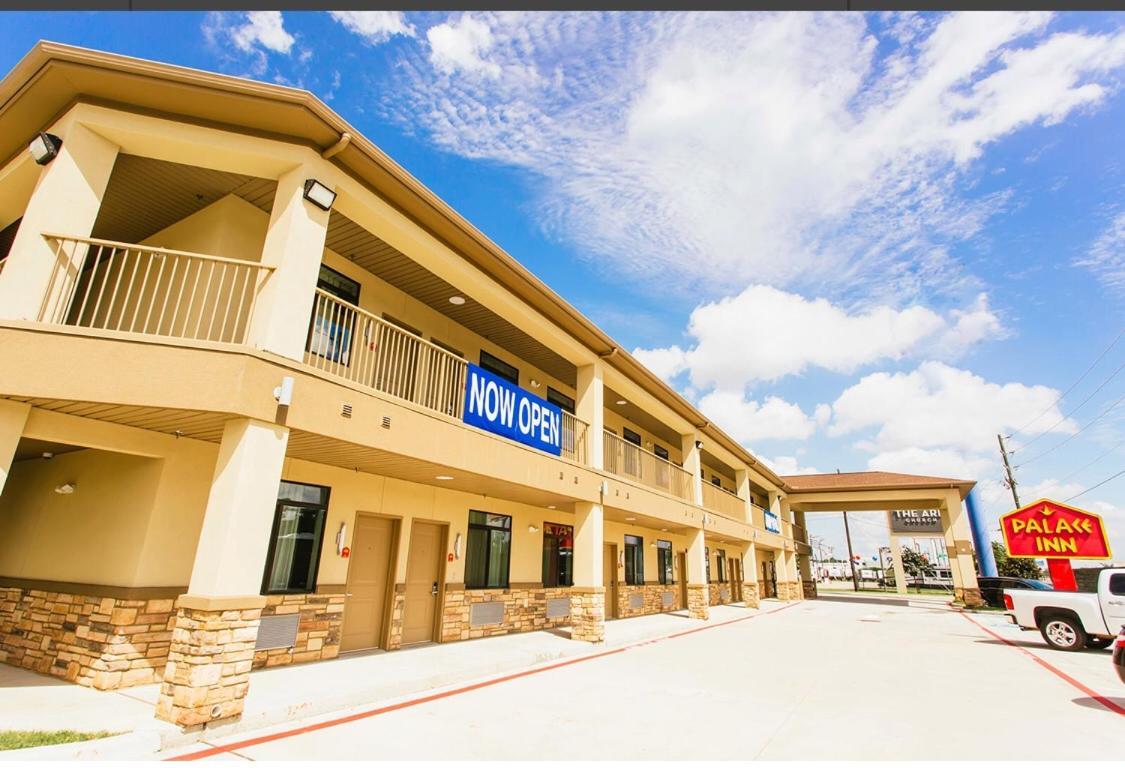 Palace Inn Conroe Exterior photo